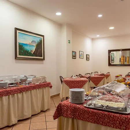 Mediterraneo מלון