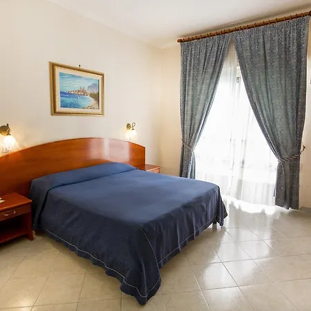 Hotel Mediterraneo 3* Cefalù