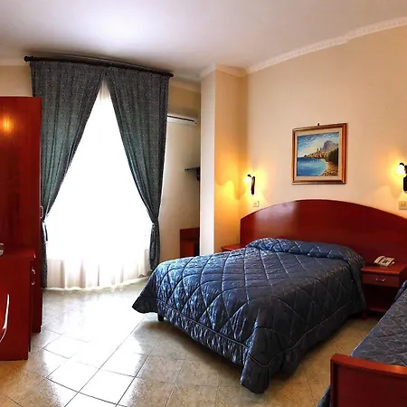 Hotel Mediterraneo 3* Cefalù