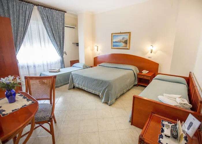 Hotell Mediterraneo 3*